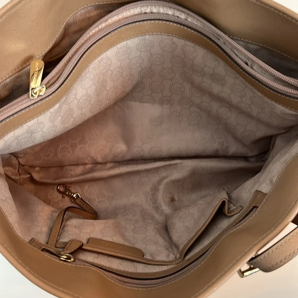 VGUC Michael Kors Large Tan Leather Tote - Picture 7 of 11